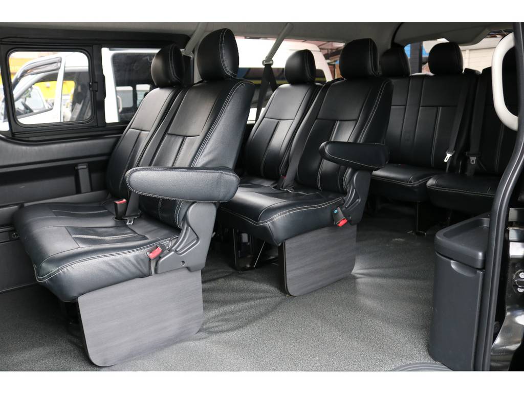 全席シートカバー装着済み！ＦＬＥＸフットパネルも装着しました！