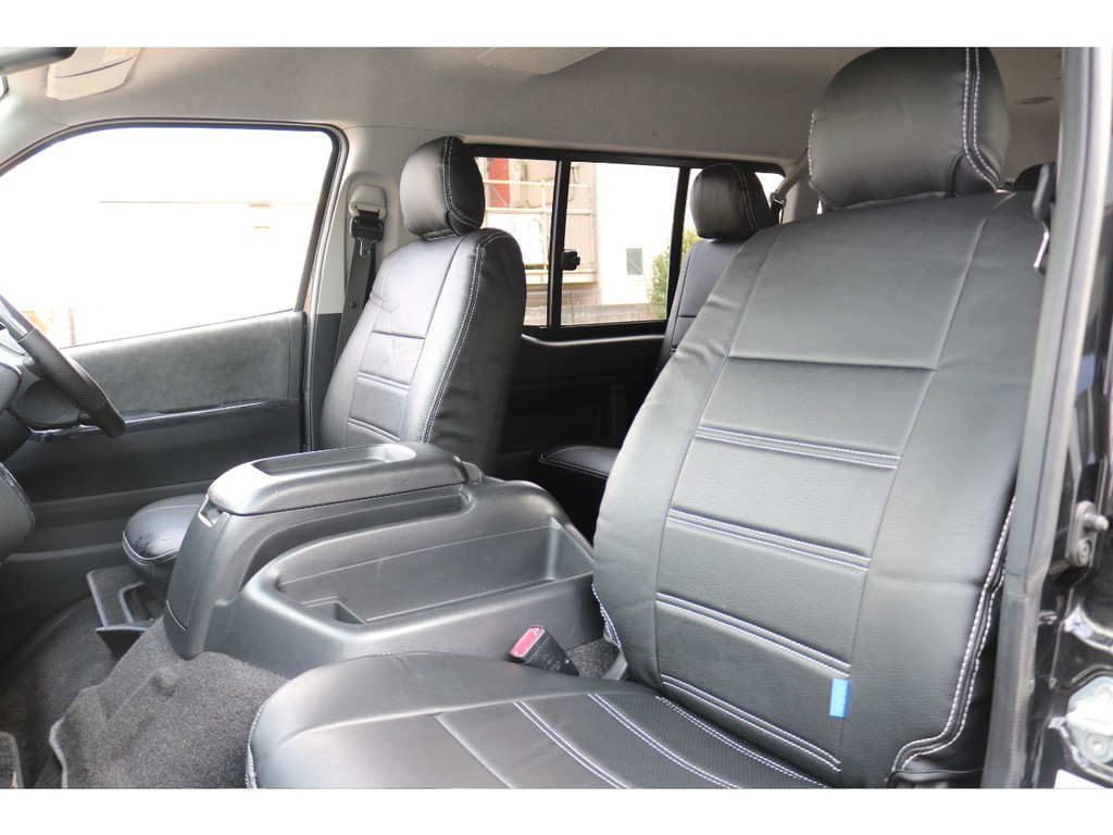 新品全席シートカバー装着！