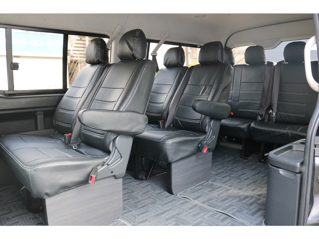 新品全席シートカバー装着！