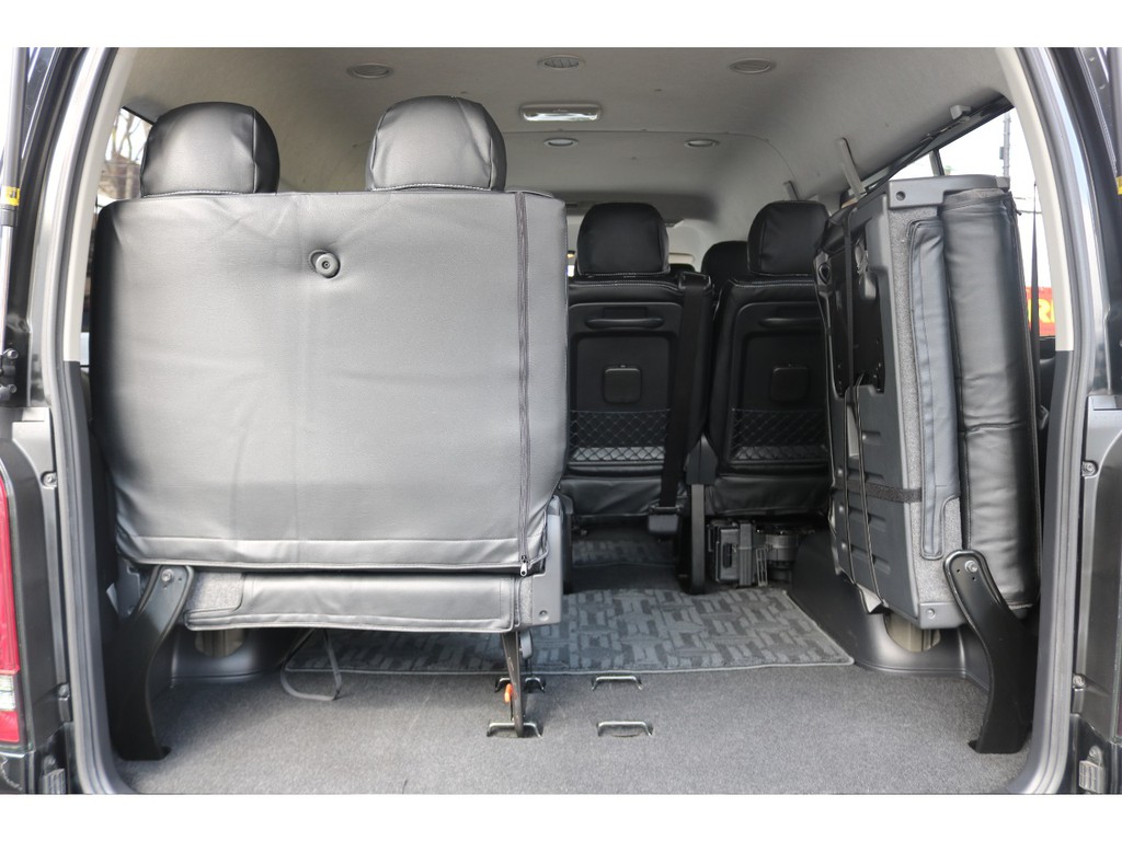 新品全席シートカバー装着！