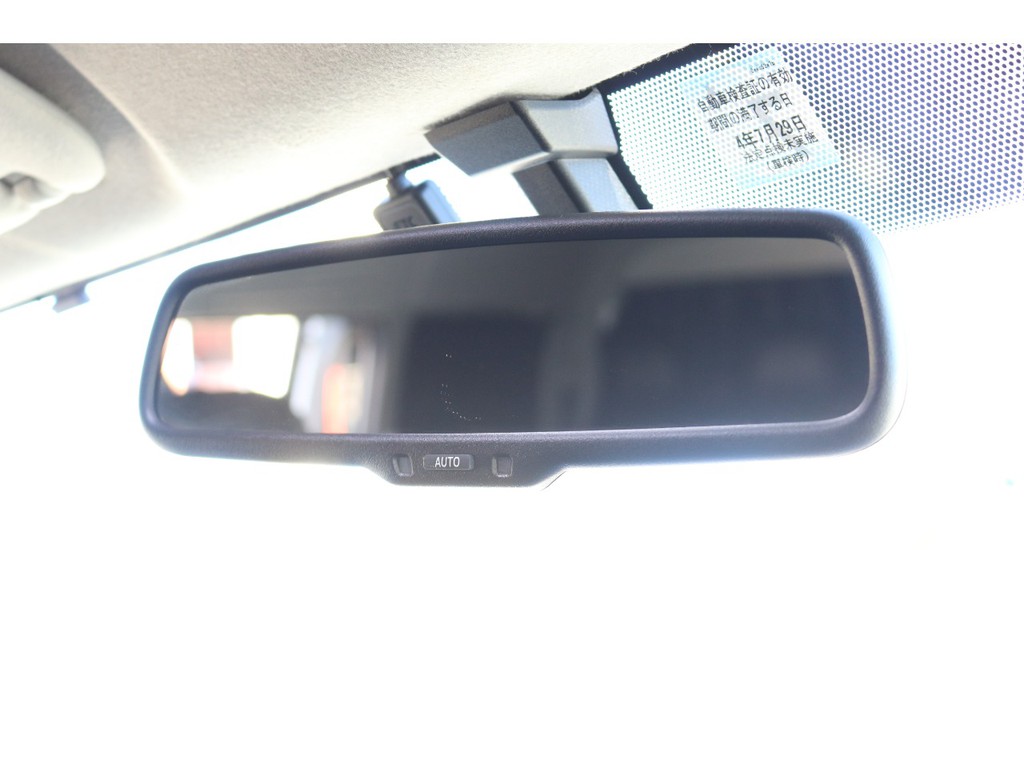 メーカーオプション自動防眩ミラー