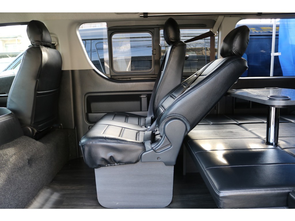 セカンドシートはリクライニング加工済み！