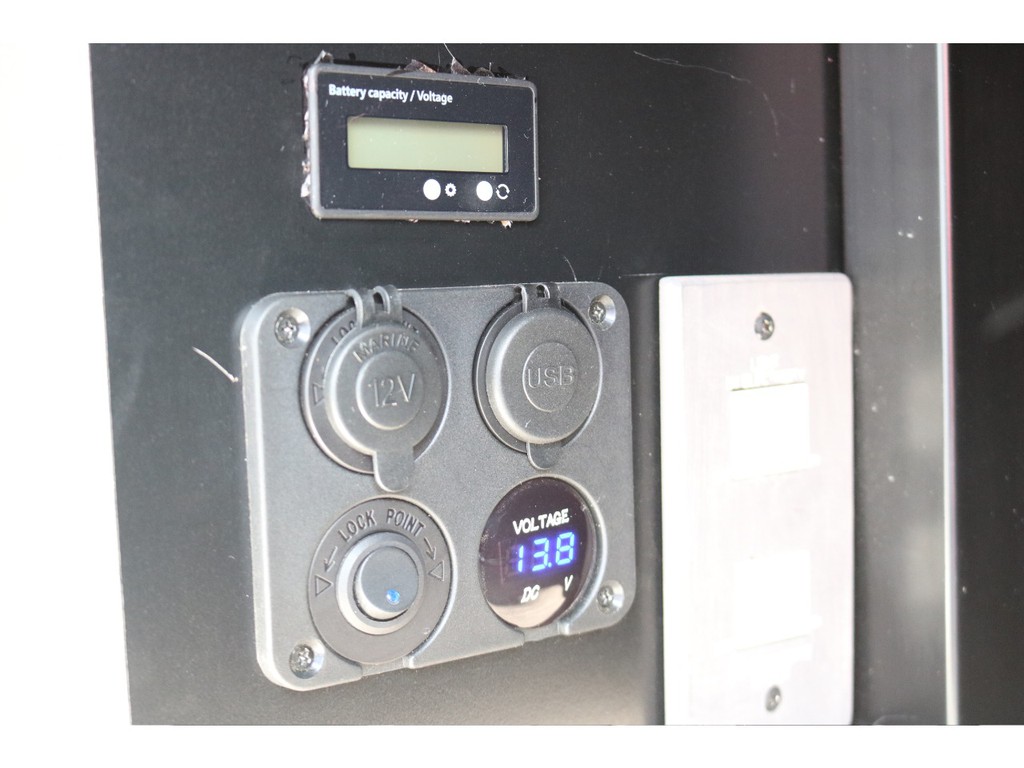 ＵＳＢ、１００Ｖ電源付き！