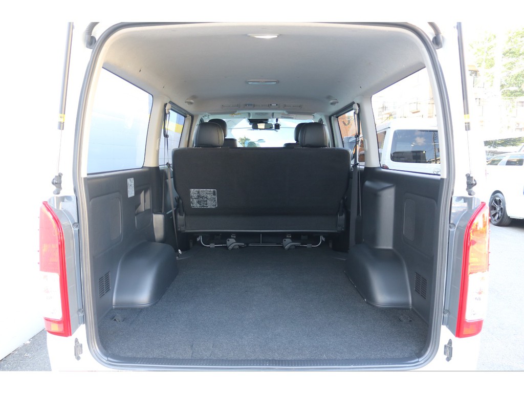 ラゲッジルームもこんなに広々！