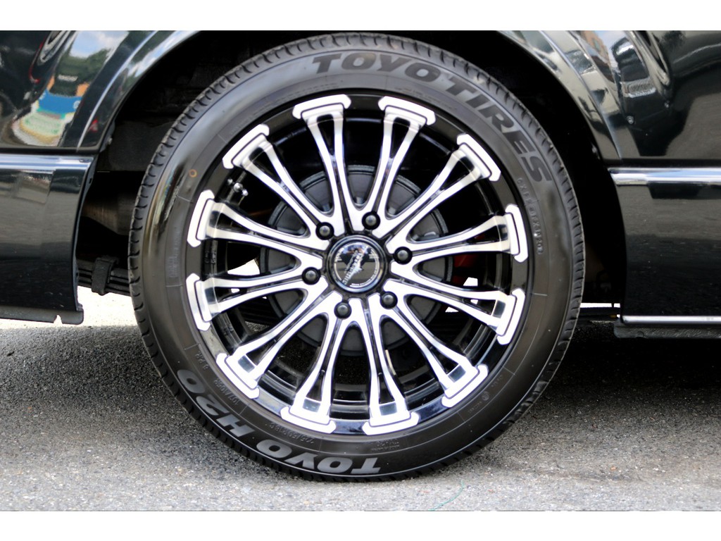 バトルシップ１８インチアルミ！ＴＯＹＯ　Ｈ２０タイヤ！
