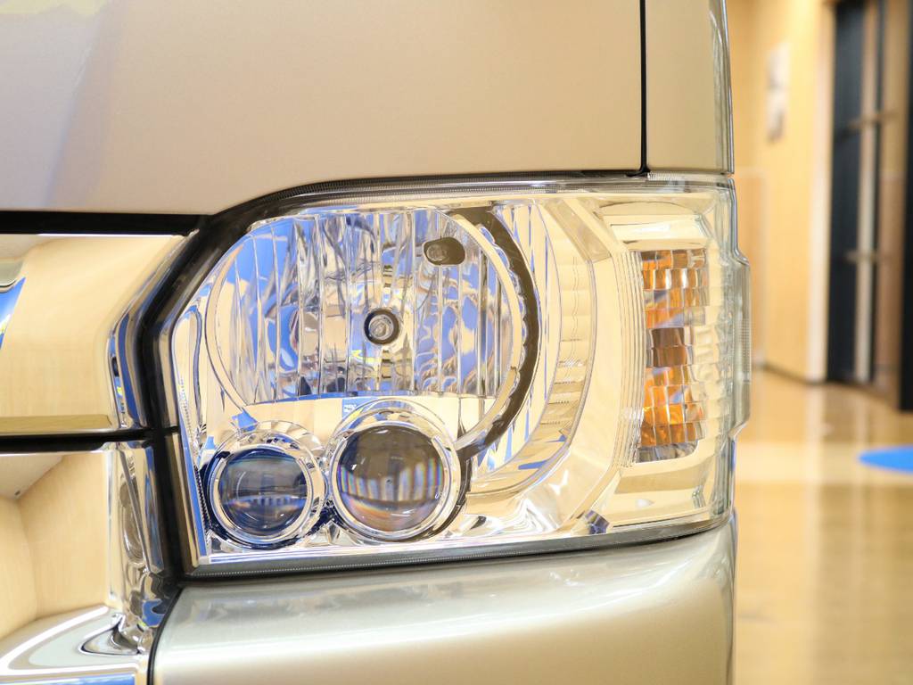 ライトもメーカーオプションのLEDライトですよ♪