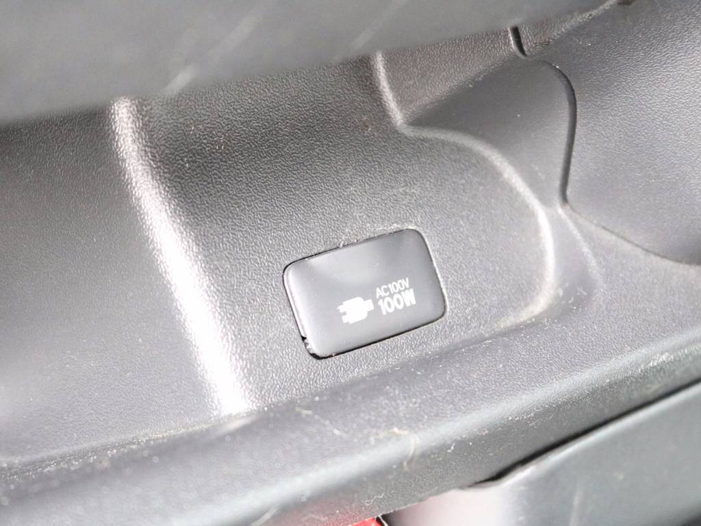 あると嬉しい１００V電源も装着していますよ！