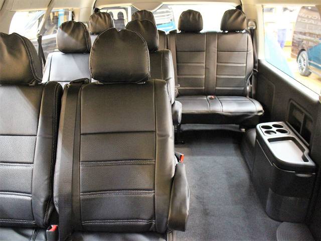 ウォークスルーシートなので乗り降り楽々ですよ♪