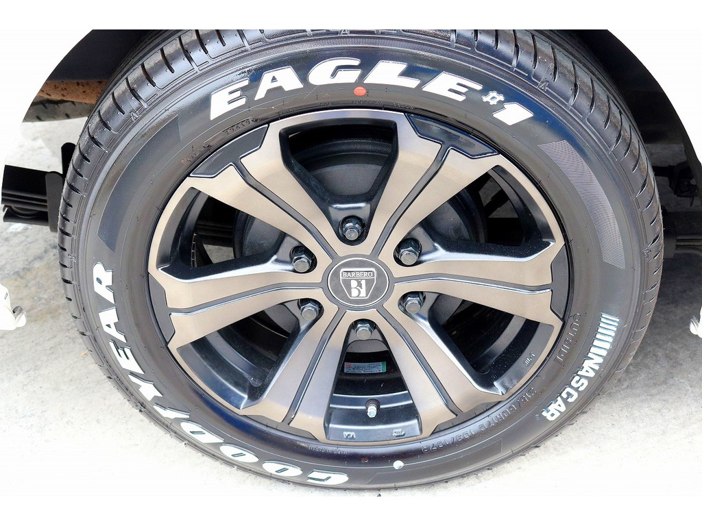 バルベロアーバングランデ　１７インチ　ナスカータイヤをセット！！