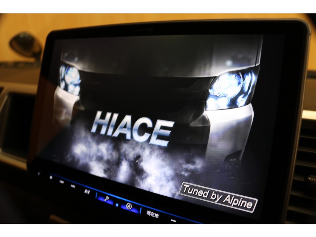 【アルパイン製ＢＩＧ－Ｘナビゲーション完備】モデルチェンジ後のＮｅｗモデル。車種専用の起動画面も美しい。