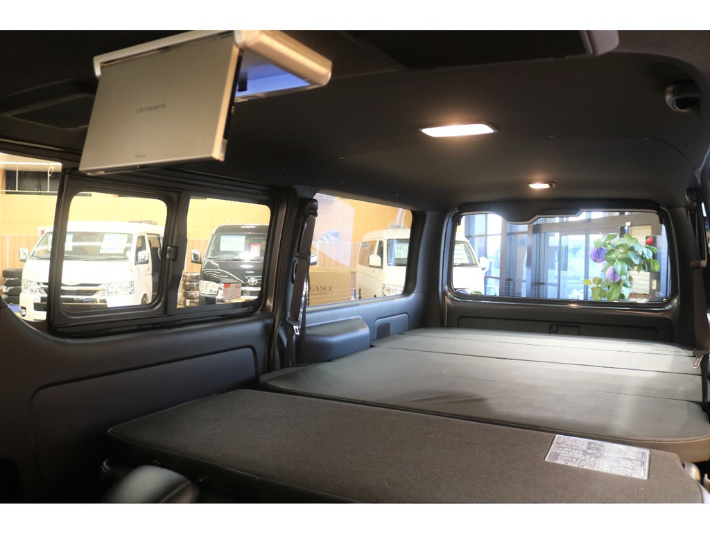 ベッドキット搭載の広々寝れる車中泊仕様！