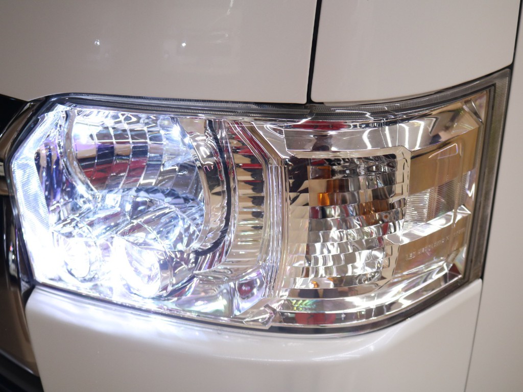 LEDヘッドライト採用★夜の運転も安心して頂けます♪
