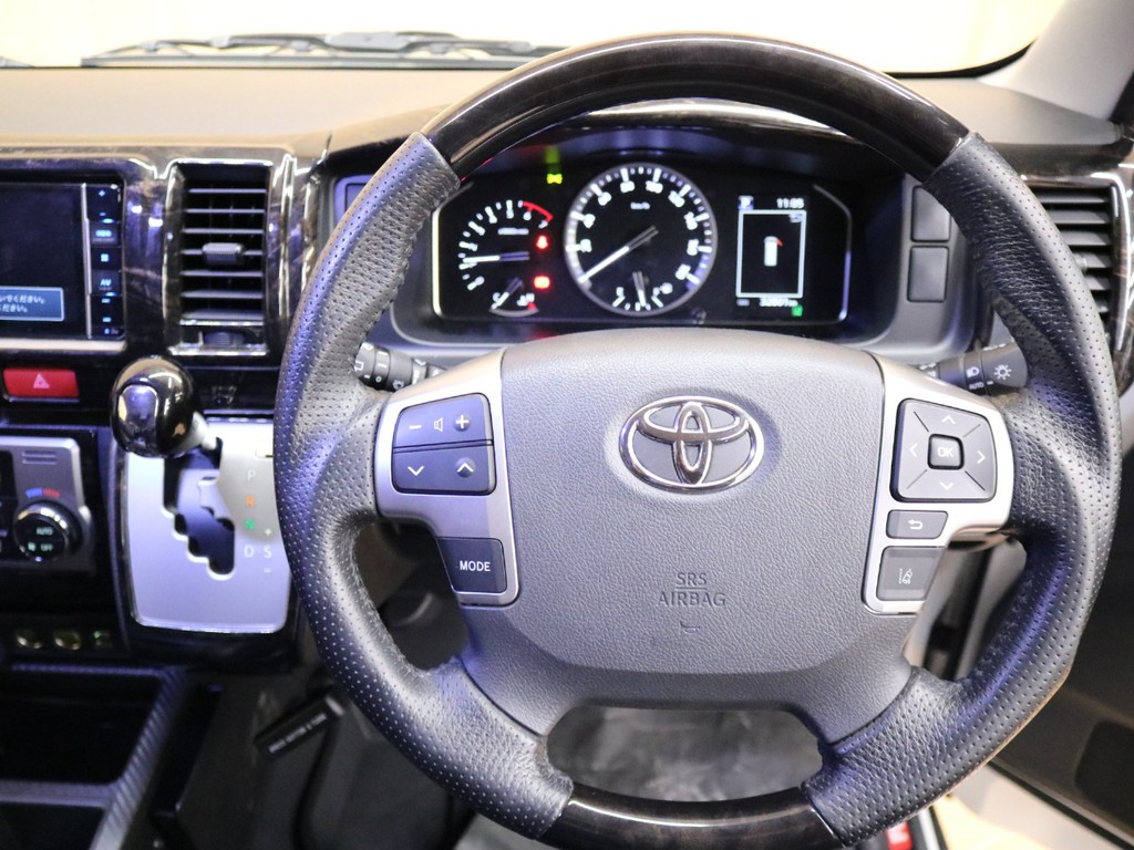 マホガニー調インテリアパネルSet搭載★運転のしやすいコンビステアリング♪