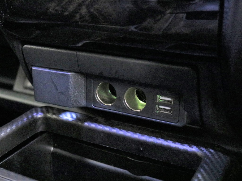 シガーソケット、USBポート増設済★