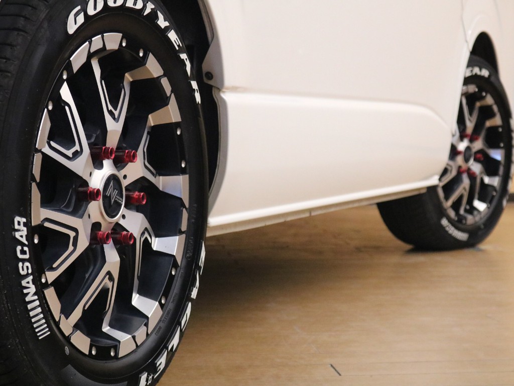 NITRO　POWER　17インチアルミホイール搭載★