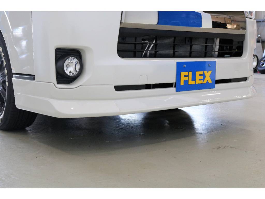 ＦＬＥＸオリジナルのデルフィーノラインフロントリップスポイラーを新品で装着して、味気ない純正にプラスα♪