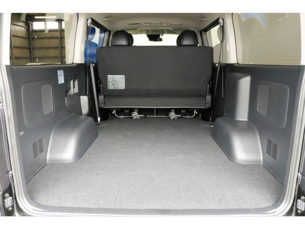 ハイエースならではの広々とした荷室!!!!