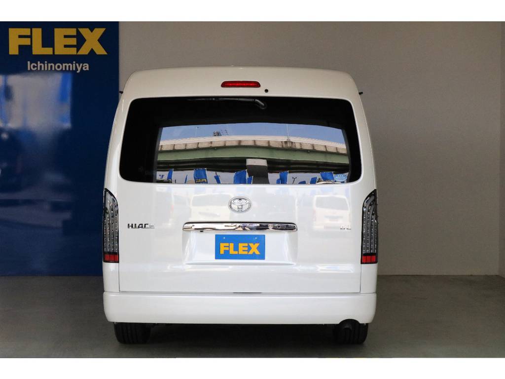 もちろん純正オプションのバックカメラ装備なので、車庫入れが苦手な方も安心ですね♪