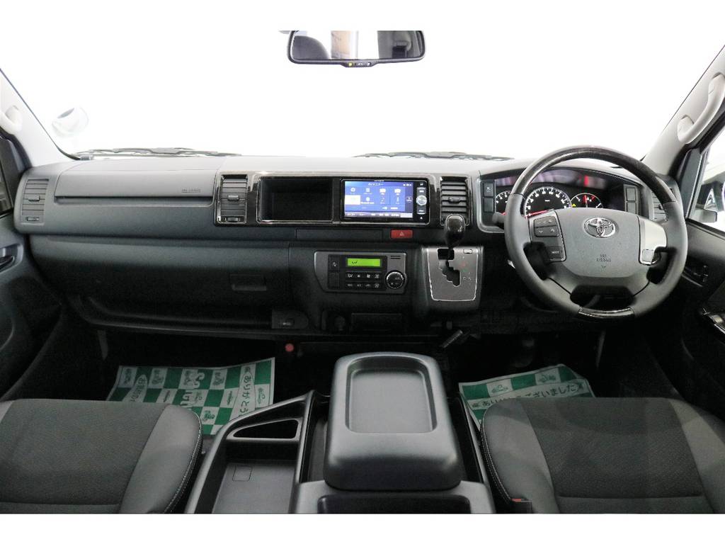 ワイドバンなので運転席、助手席も広々!!!!