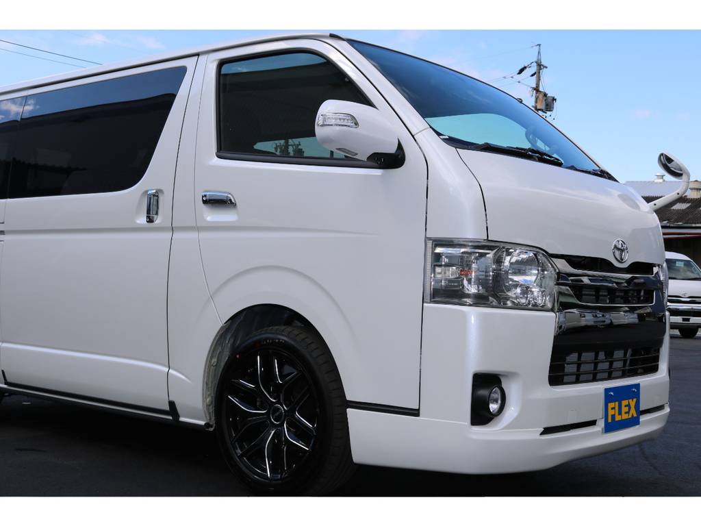 新車から中古車まで幅広く展示！！常時３０台以上の豊富な品揃え！！