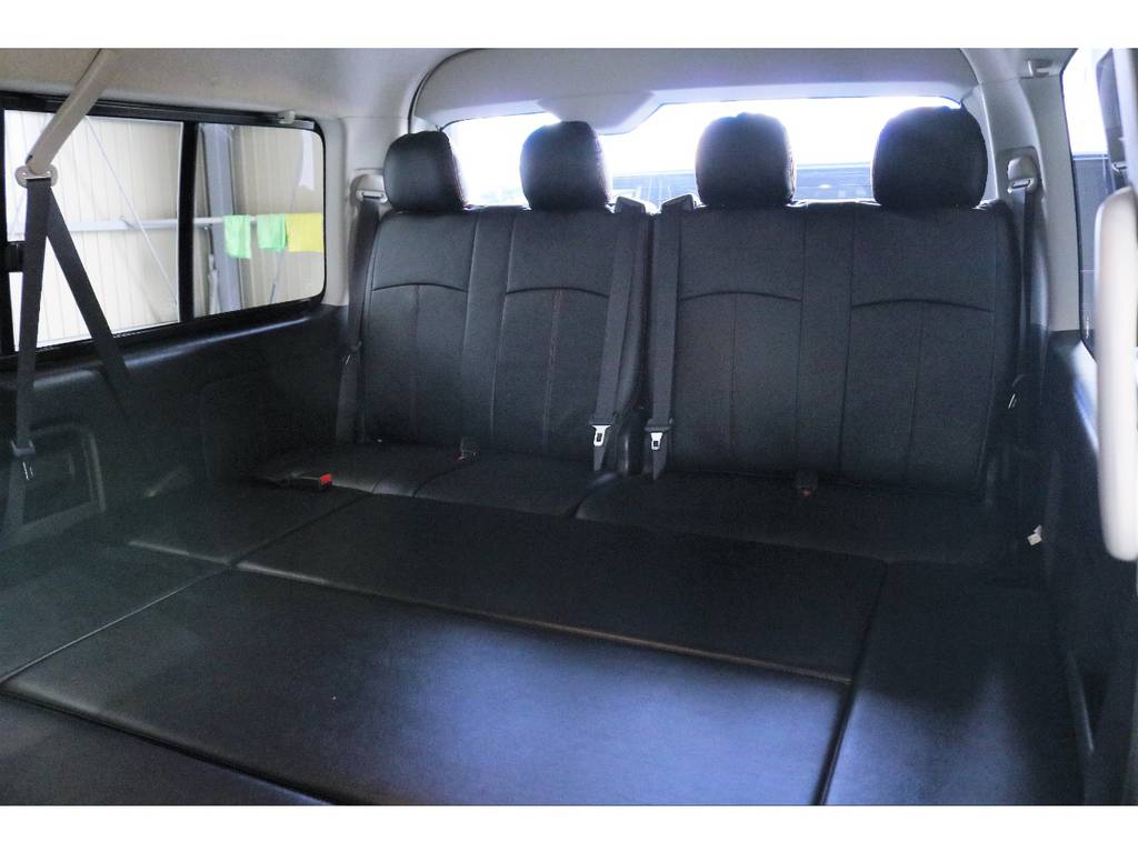 リアシートがフラットになるので、キャンプ等で車中泊に使うこともできます!!!!