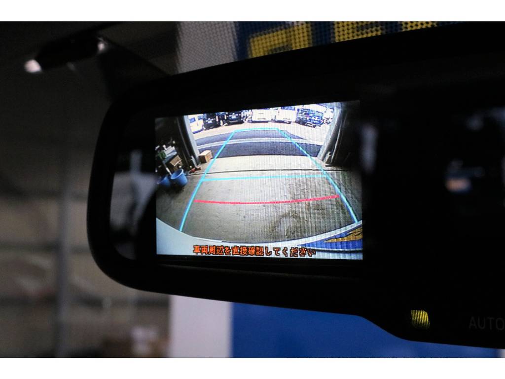 トヨタ純正メーカーオプションのバックカメラを装備！駐車が苦手な方も安心ですね！