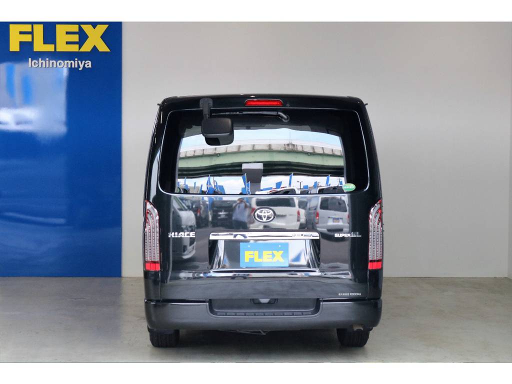 フルＬＥＤテールランプを装着しているので、後続車にインパクトを与えます！