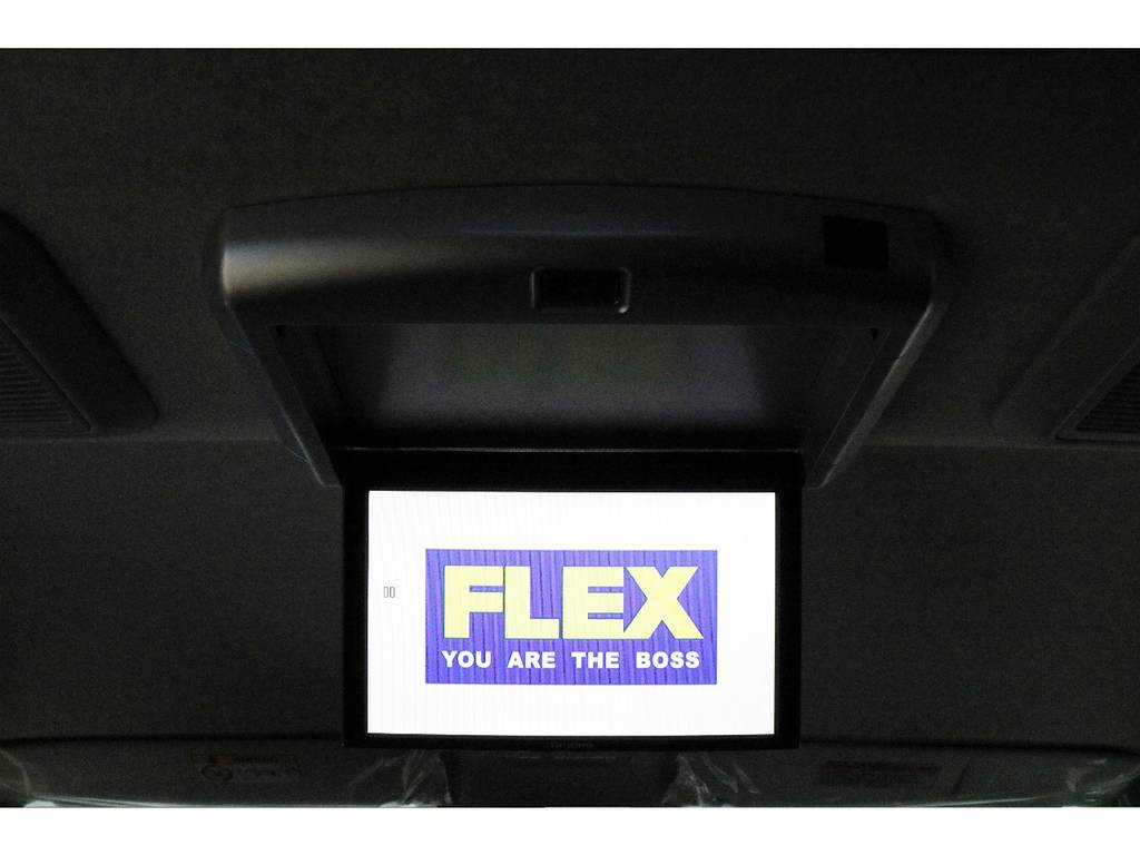 フリップダウンモニターも完備しておりますので、後席の方も退屈せずにお好みの映像をお楽しみいただけます！