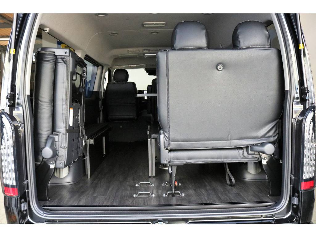 専用床張り施工済みなので汚れたまま乗り込んでも掃除がらくちんです!!