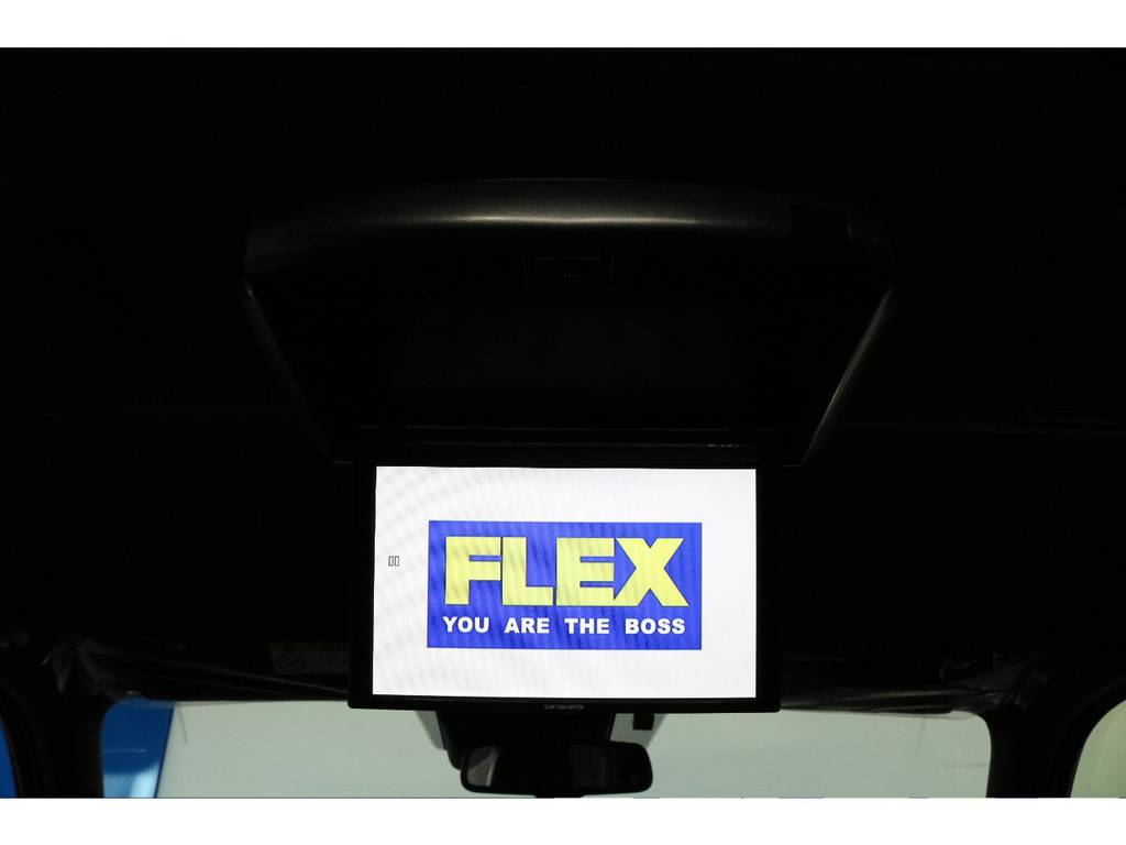 フリップダウンモニターも完備しておりますので、後席の方も退屈せずにお好みの映像をお楽しみいただけます！