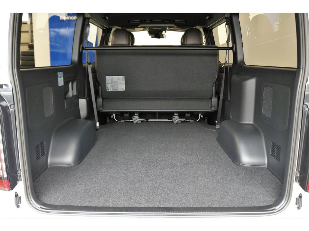 ２列目をたためばハイエースならではの広々とした荷室!!!!なんでも積めそうです!!!!