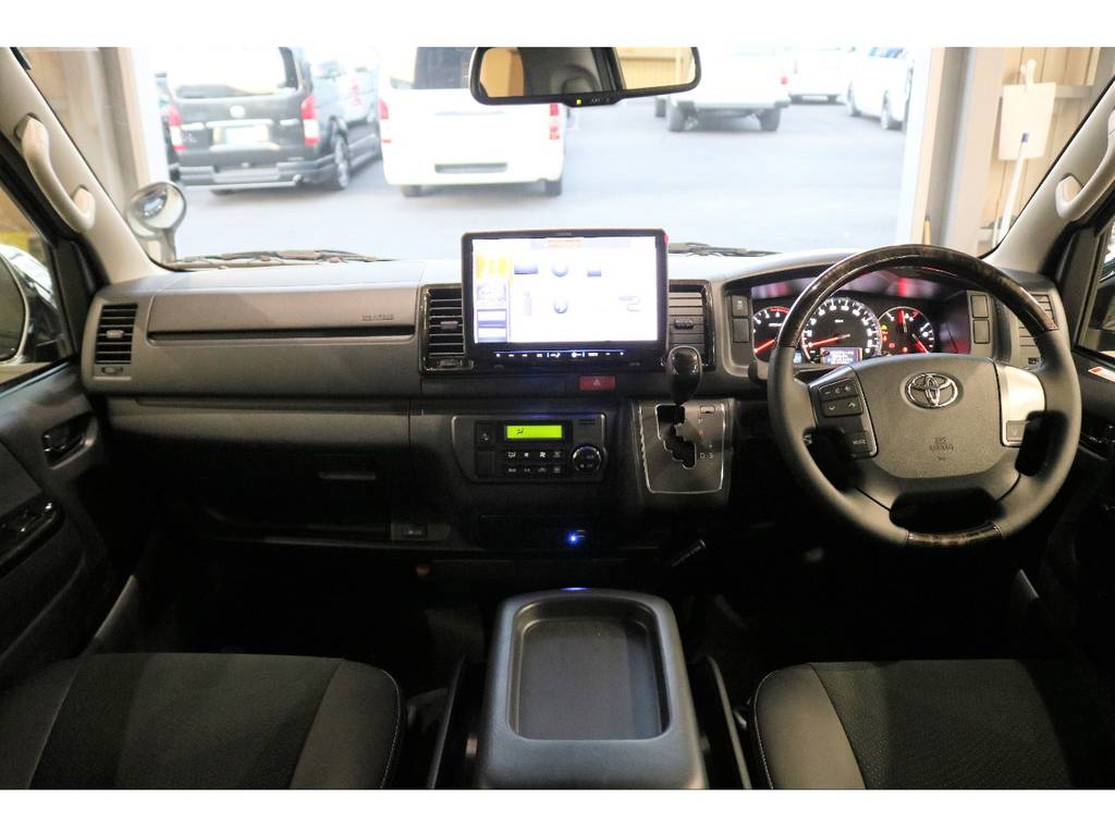 メーカーオプション：助手席エアバック・AC100V・バックモニター内蔵自動防眩ミラー・寒冷地仕様・スマートキー＆プッシュスタート