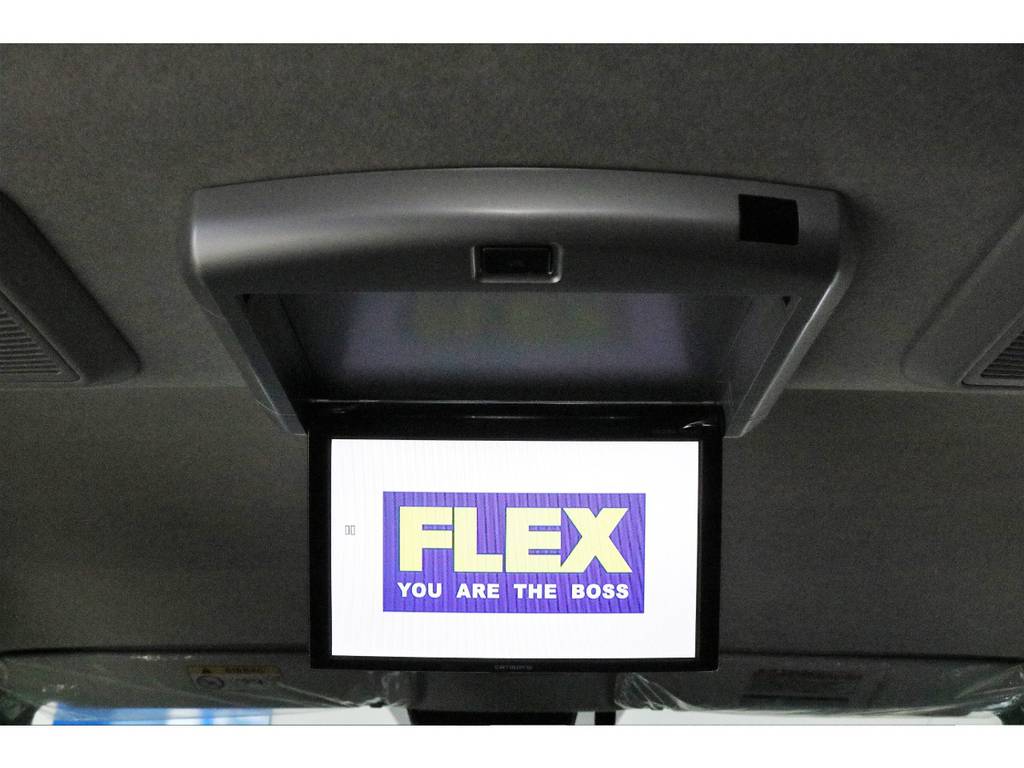 フリップダウンモニターも完備しておりますので、後席の方も退屈せずにお好みの映像をお楽しみいただけます！