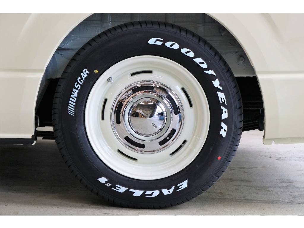 ディーン　クロスカントリー17インチアルミホイール＆Goodyear　EAGLE1　NASCARタイヤの組み合わせは鉄板ですね。