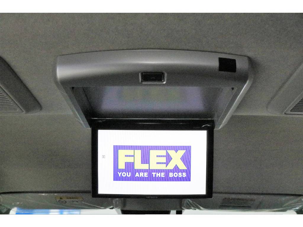 フリップダウンモニターも完備しておりますので、後席の方も退屈せずにお好みの映像をお楽しみいただけます！
