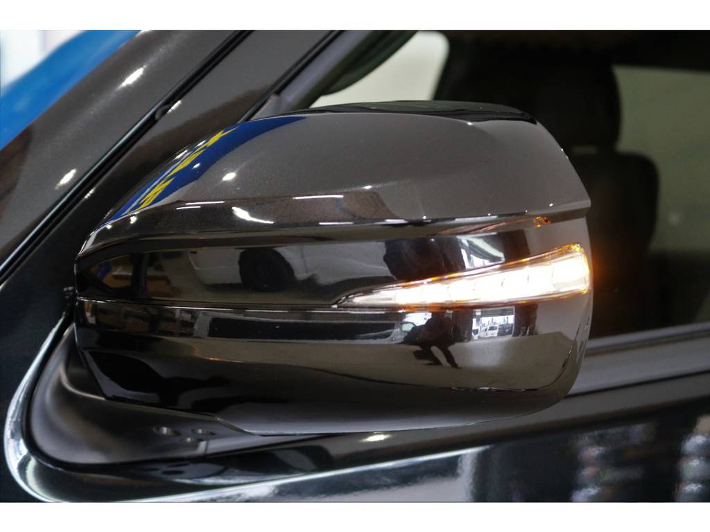 ＡＶＥＳＴ製ＬＥＤドアミラーウィンカーを装着しておりますので、見た目もスタイリッシュで視認性も向上♪