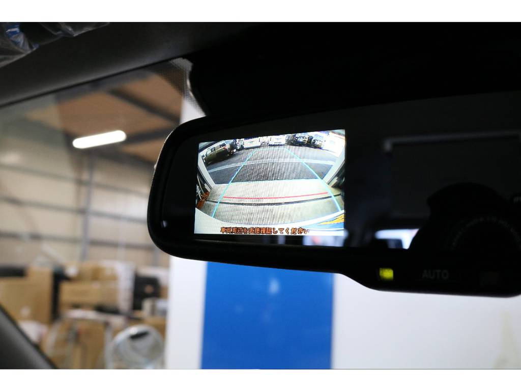 メーカーオプション・バックカメラ連動防眩ルームミラー装備!!