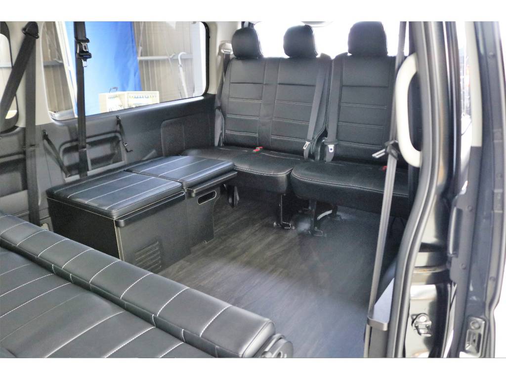 新車ではほぼ出てこない、横向き乗車!!!!!!