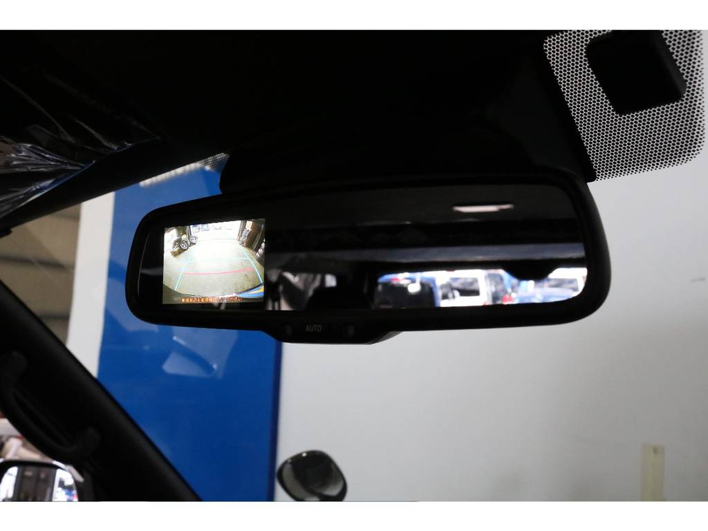 バックモニター内蔵自動防眩ミラー!!!!!もちろん配線加工済みで、ナビ画面でも確認できます！