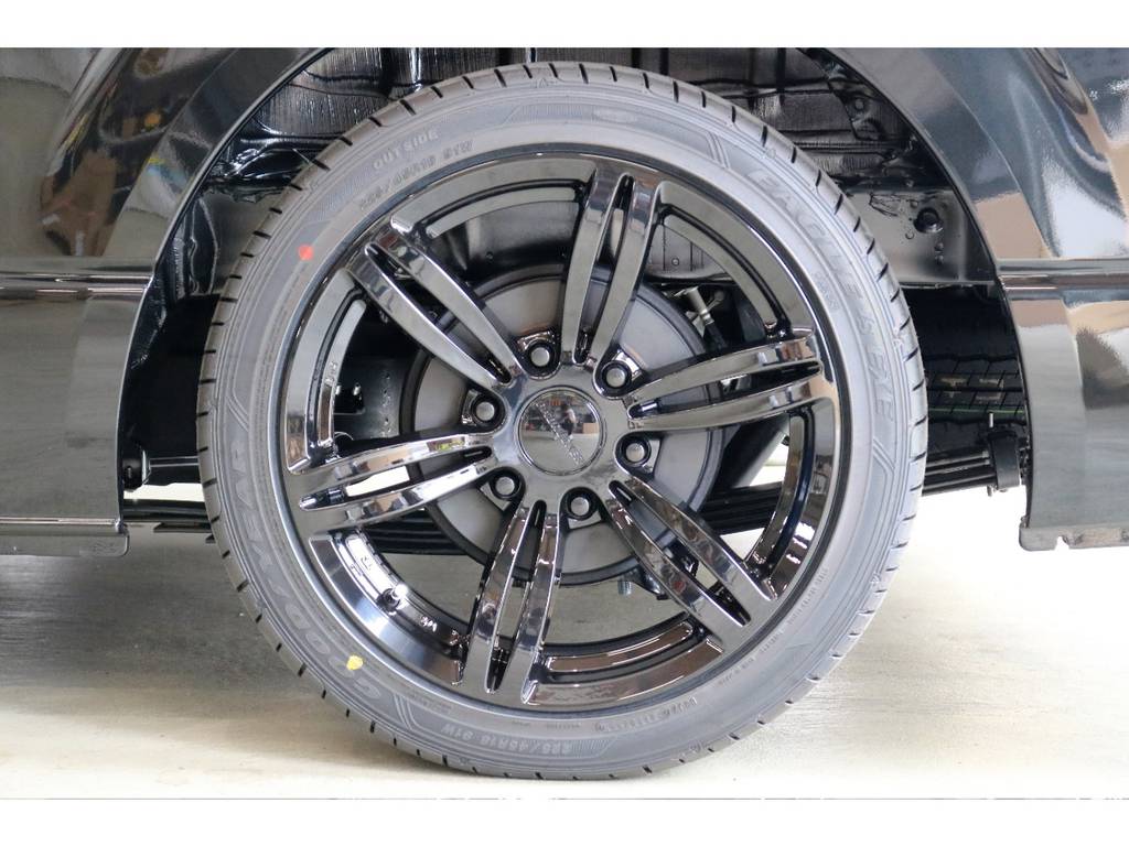 ホイールには４１５コブラ　バットラッカー１８インチアルミホイールを新品で装着♪