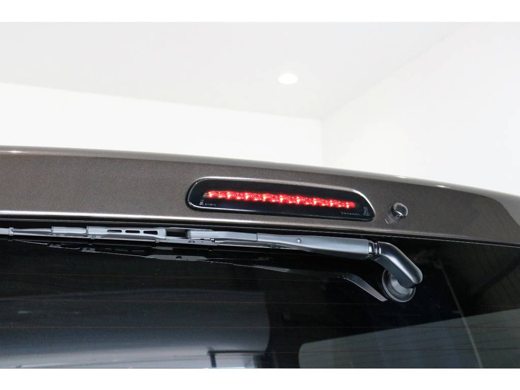 テールに併せて、ハイマウントストップランプもスモークLEDに変更しています！