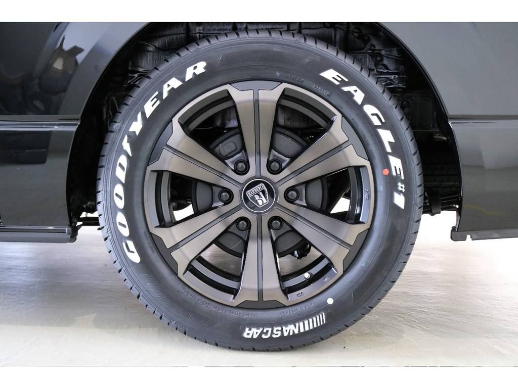 ホイールには人気のバルベログランデ１７インチアルミホイールを新品で装着！