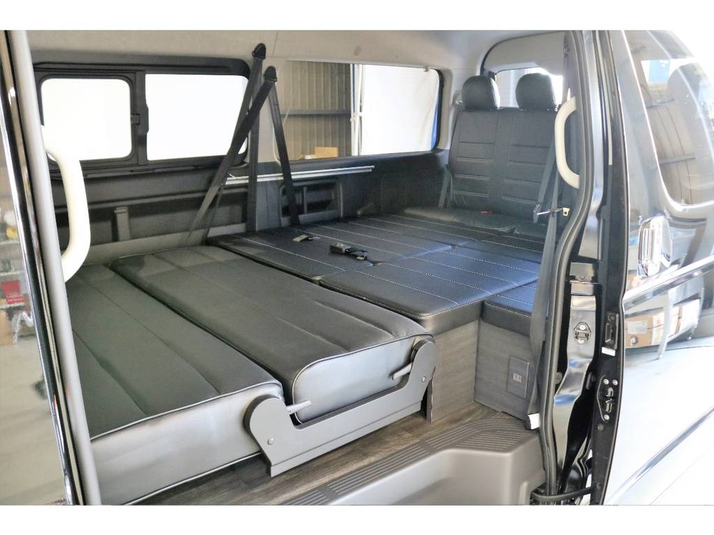 フルフラット展開可能で車中泊にもバッチリです！