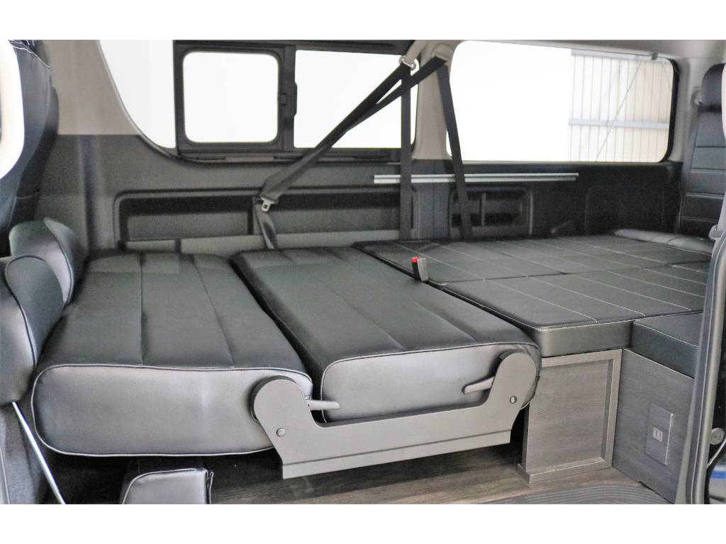 フルフラット展開可能で車中泊にもバッチリです！