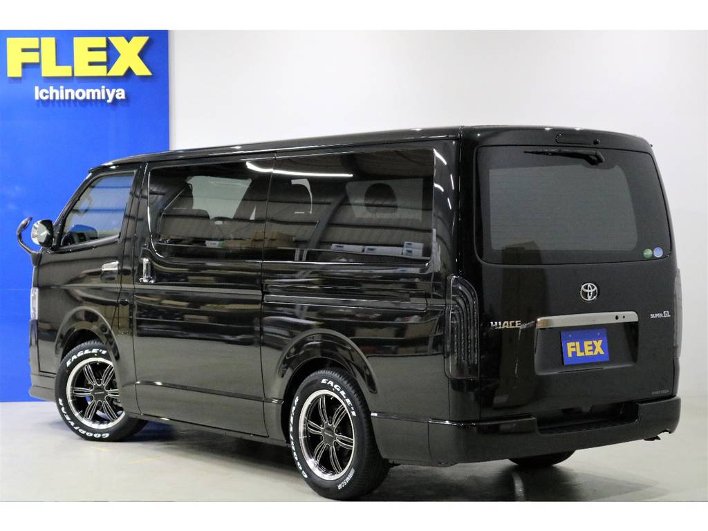 黒色で統一された後ろ姿はKING　OF　HIACE!!!!