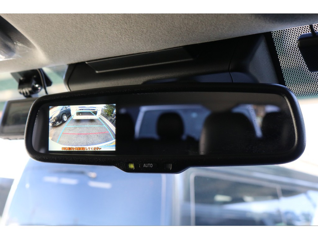 メーカーオプション：バックモニター内蔵自動防眩ミラー