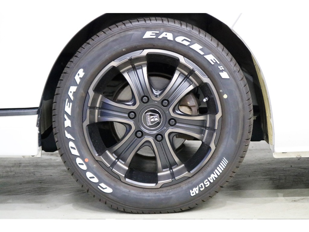新品ナスカータイヤを装着