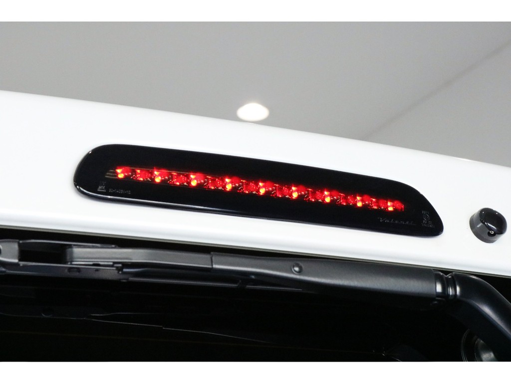 テールに併せてハイマウントストップランプもスモークタイプのLEDに変更してます♪