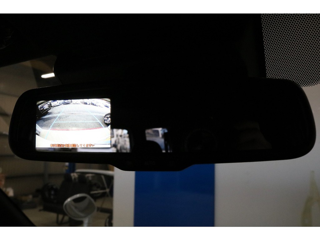 メーカーオプション：バックモニター内蔵自動防眩ミラー！