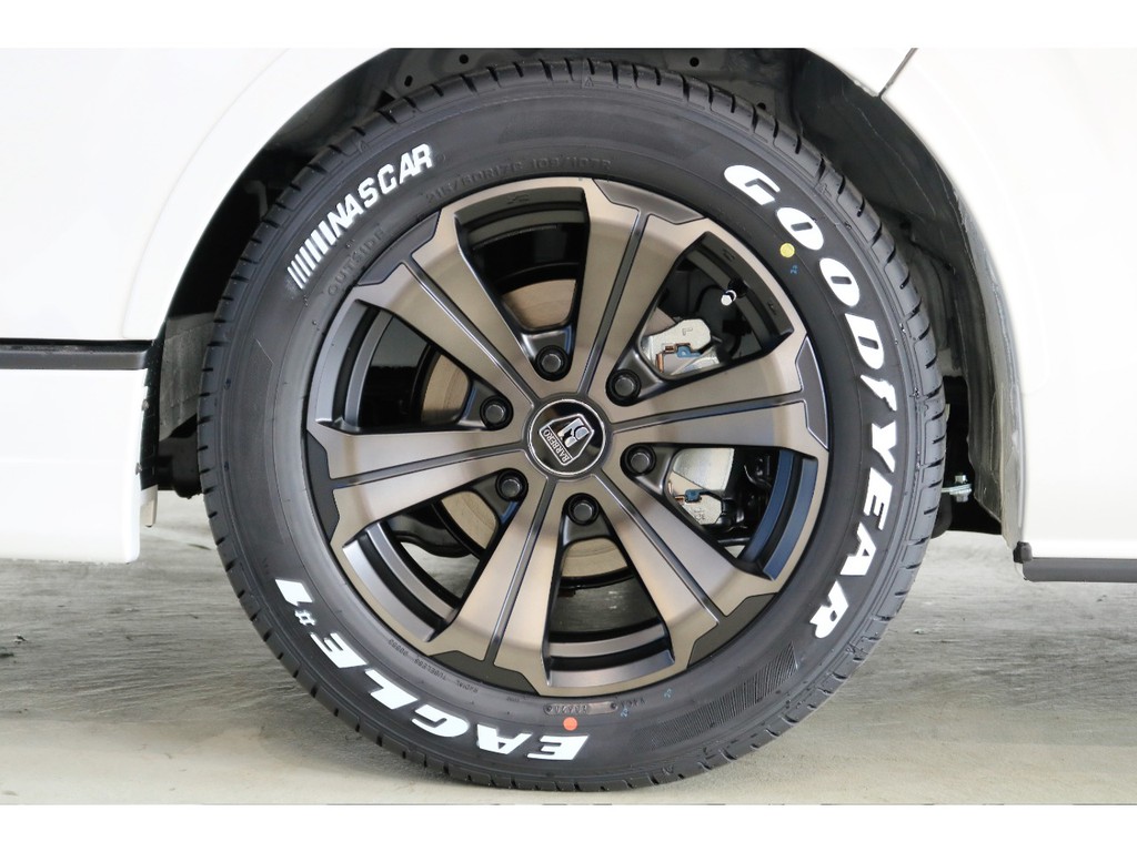 ホイールには人気のバルベログランデ１７インチアルミホイールを新品で装着！